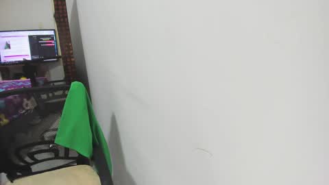 Snapshot of karljensen33 chatting on January 2025 06:07:01 PM karlgenjen online show from January 2025 06:07:01 PM