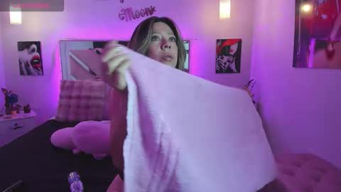 Snapshot of karly_moonn chatting on November 2025 08:51:01 PM Karly Moonns online show from November 2025 08:51:01 PM