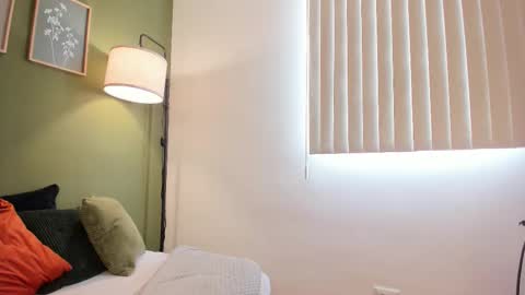 Snapshot of karlye_5 chatting on October 2025 01:46:02 PM Karlye online show from October 2025 01:46:02 PM