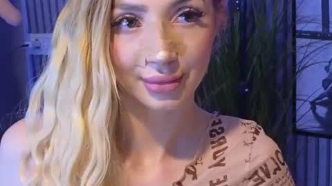 Julia online show from June 2026 07:36:02 PM