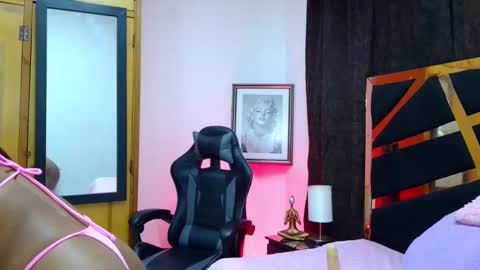 Snapshot of karol_adams_1 chatting on March 2025 07:01:02 AM karol online show from March 2025 07:01:02 AM