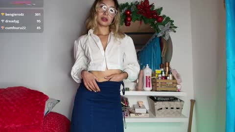 Snapshot of karol_goode chatting on December 2024 07:07:02 AM karol_goode online show from December 2024 07:07:02 AM