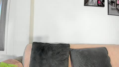 karol_w10 online show from April 2026 12:28:01 PM