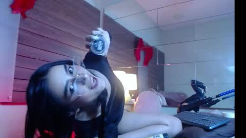 karol_yesenia online show from October 2025 07:04:02 PM