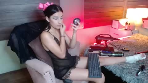karol_yesenia online show from October 2025 04:19:01 PM
