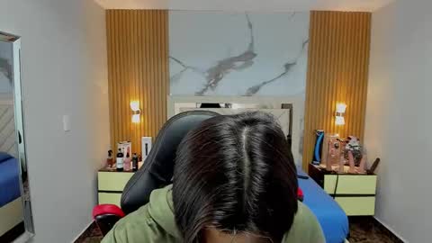 Karol and Luna online show from December 2025 08:04:02 PM