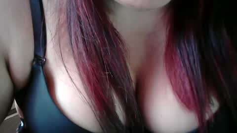 Snapshot of karolbb chatting on February 2025 02:30:01 PM karolbb online show from February 2025 02:30:01 PM