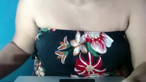 karolbb online show from October 2025 11:03:01 AM