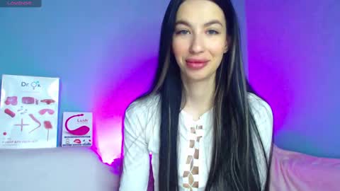 Snapshot of karolina_hottie_ chatting on December 2024 03:21:02 AM Kira online show from December 2024 03:21:02 AM