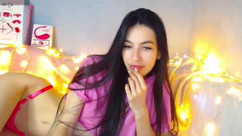 Snapshot of karolina_hottie_ chatting on December 2024 06:44:01 AM Kira online show from December 2024 06:44:01 AM