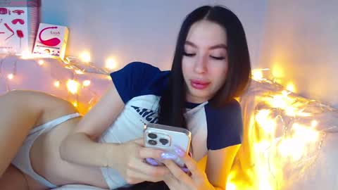Snapshot of karolina_hottie_ chatting on January 2025 03:33:01 AM Kira online show from January 2025 03:33:01 AM