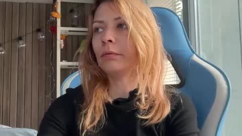 Snapshot of karoline121 chatting on February 2026 06:48:02 AM karoline121 online show from February 2026 06:48:02 AM