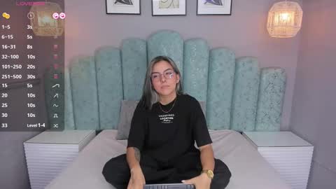 Snapshot of karoll_santos chatting on December 2024 08:08:02 AM Karol Santos online show from December 2024 08:08:02 AM