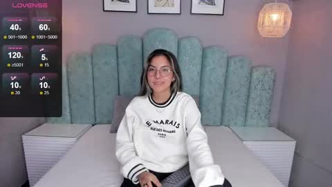 Snapshot of karoll_santos chatting on March 2025 09:56:01 AM Karol Santos online show from March 2025 09:56:01 AM