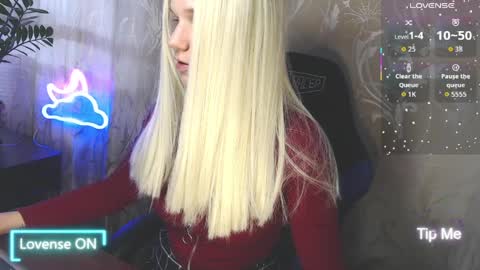 Snapshot of karolynafox chatting on April 2026 06:54:01 AM Caroline Fox online show from April 2026 06:54:01 AM