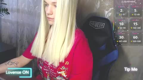 Snapshot of karolynafox chatting on April 2026 10:22:02 AM Caroline Fox online show from April 2026 10:22:02 AM