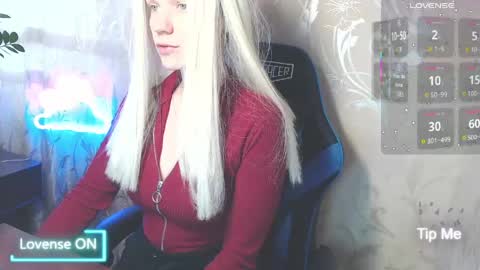 Snapshot of karolynafox chatting on April 2026 09:21:02 AM Caroline Fox online show from April 2026 09:21:02 AM