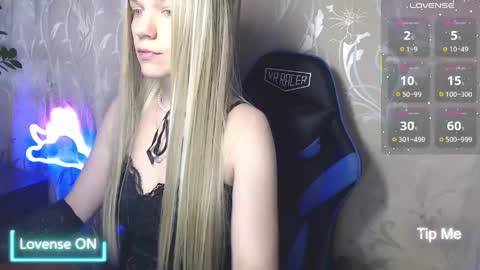 Snapshot of karolynafox chatting on May 2026 08:11:02 AM Caroline Fox online show from May 2026 08:11:02 AM