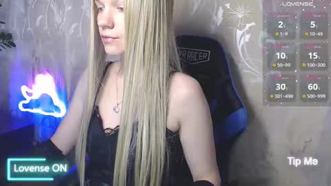 Snapshot of karolynafox chatting on May 2026 11:20:01 AM Caroline Fox online show from May 2026 11:20:01 AM