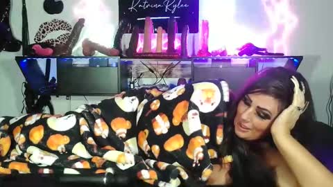 Sexywifekat23 online show from November 2025 04:01:01 AM