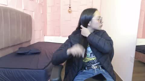 Katalina online show from December 2025 12:36:02 PM