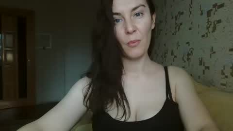 KatalinaQE online show from September 2025 07:30:02 AM