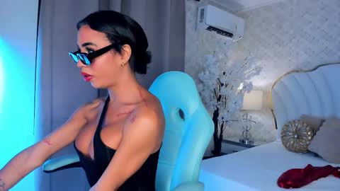 Kata Millants online show from September 2025 05:53:02 AM