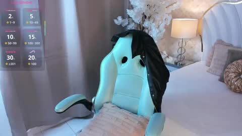 Kata Millants online show from September 2025 05:46:01 AM