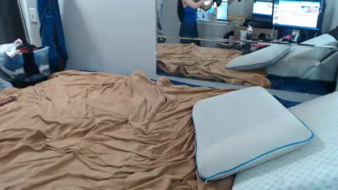 Kat and Crown online show from April 2026 09:57:02 PM