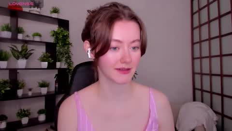 Snapshot of kate_cuddle chatting on February 2026 02:49:02 AM Kate online show from February 2026 02:49:02 AM