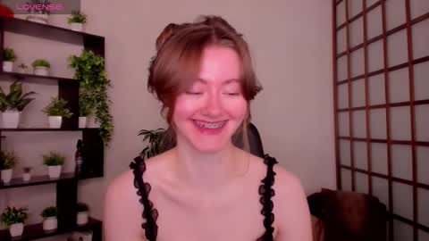 Snapshot of kate_cuddle chatting on February 2026 02:29:02 AM Kate online show from February 2026 02:29:02 AM