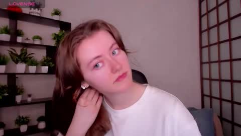 Snapshot of kate_cuddle chatting on February 2026 02:40:01 AM Kate online show from February 2026 02:40:01 AM