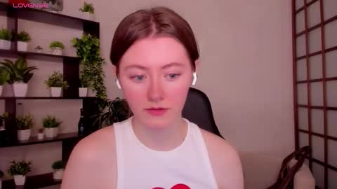 Snapshot of kate_cuddle chatting on March 2026 02:49:01 AM Kate online show from March 2026 02:49:01 AM