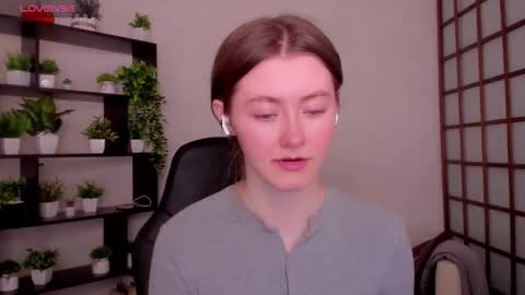 Snapshot of kate_cuddle chatting on March 2026 02:05:02 AM Kate online show from March 2026 02:05:02 AM