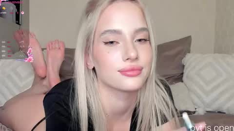 Snapshot of katebremar chatting on December 2025 10:04:02 PM online show from December 2025 10:04:02 PM