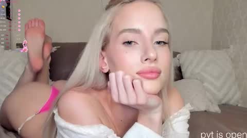 Snapshot of katebremar chatting on December 2025 10:05:02 PM online show from December 2025 10:05:02 PM