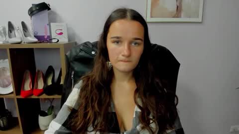 Kate  online show from September 2025 02:06:02 PM