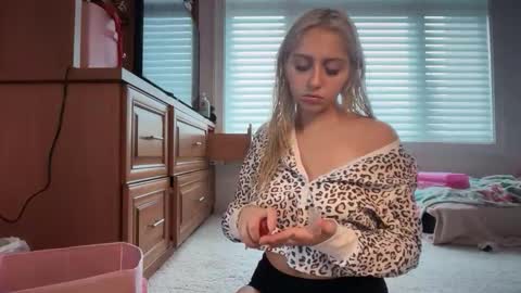 kateharperr online show from December 2025 07:21:01 PM