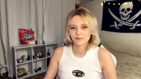 Elwyna online show from March 2026 04:08:01 PM