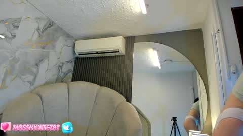 Snapshot of katemoss70 chatting on February 2025 12:06:02 PM Im Katherine but call me Kate online show from February 2025 12:06:02 PM