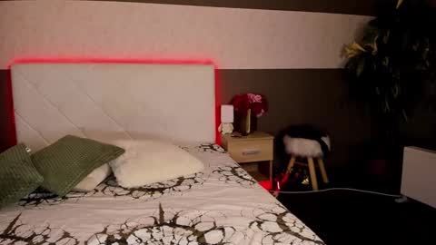 KateOwyns online show from December 2024 01:06:01 PM