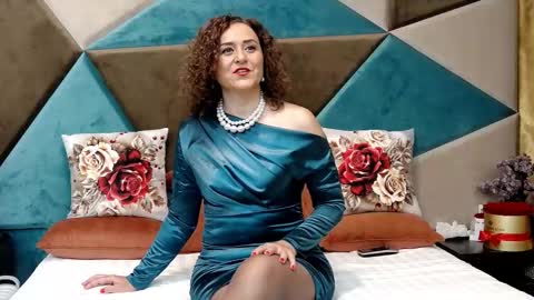 KateQueenston --  online show from October 2025 10:32:01 PM