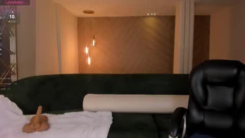 K A T E  online show from February 2025 05:33:01 PM