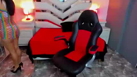 kate Tompson online show from February 2026 04:02:01 PM