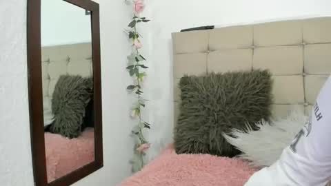 Snapshot of katherine_blair chatting on May 2026 05:43:01 PM katherine_blair online show from May 2026 05:43:01 PM