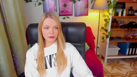 Snapshot of katherineepierce chatting on March 2025 04:29:02 PM Katherine online show from March 2025 04:29:02 PM