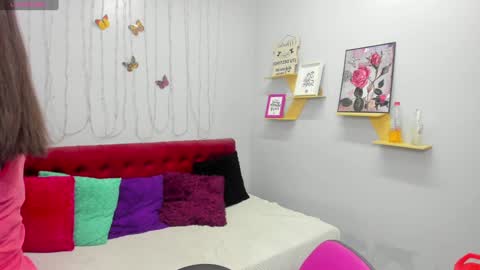 Paola online show from February 2025 12:37:01 PM