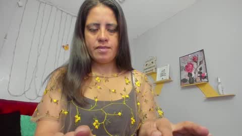 Snapshot of kathina_giraldo chatting on February 2025 12:39:01 PM Paola online show from February 2025 12:39:01 PM