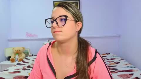 Khaterine online show from October 2025 12:06:01 PM