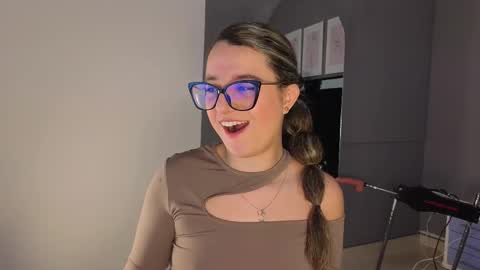 Khaterine online show from March 2026 12:22:01 PM